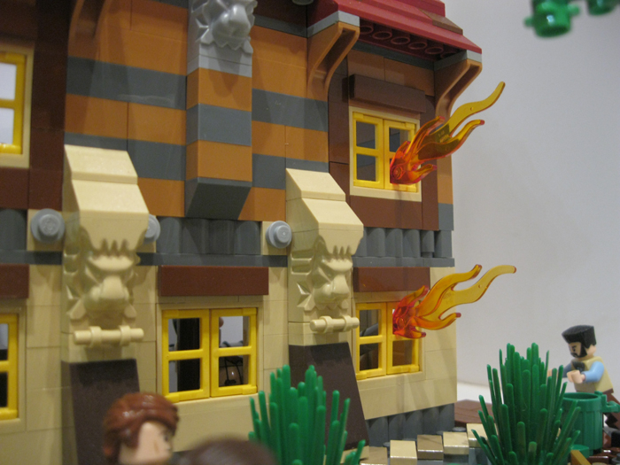 LEGO MOC - Because we can! - Switzerland of 'Clean' toilets: вид с улицы.<br />
<br />
прохожие не понимают в чём дело.