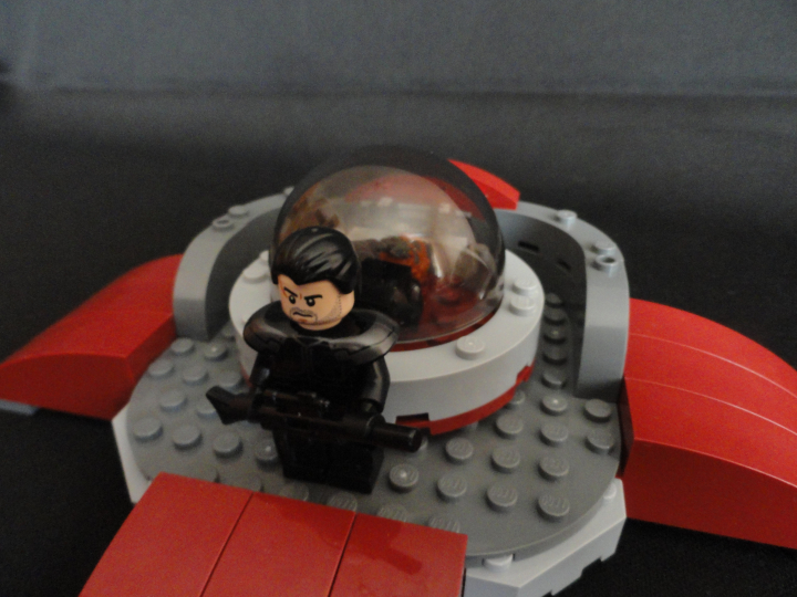 LEGO MOC - Because we can! - Forward to the stars!: Силуэт... Внутри... похож на человека... Или нет? Что с его головой...<br />
Это же не челов... стойте, быть не может,если это тот о ком я думаю, правительство не может не знать о них... Но ведь если бы они были, должны были быть и те, кто осуществляют с ними контакт, оставляя все остальное человечество в пелене неведения... У них должны быть устройства для стирания памяти, чтобы... Да бросьте, это несерьезно, если бы что-то подобное было мы бы уже знали об этом!.. Это просто абсу... 