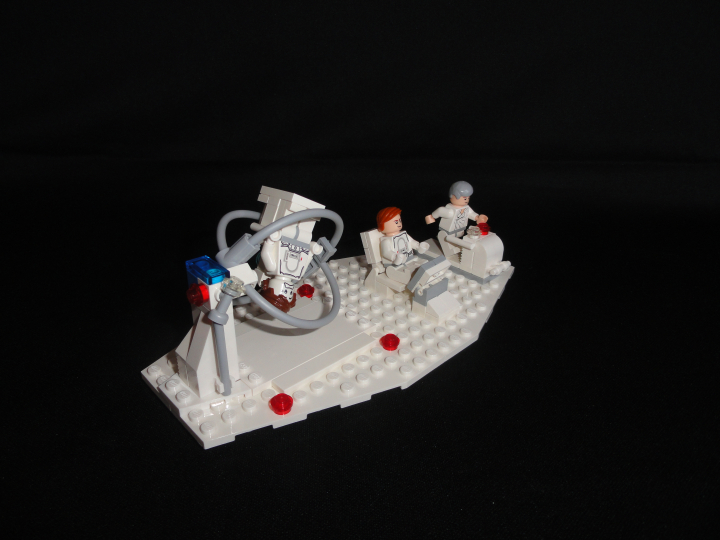 LEGO MOC - Because we can! - Forward to the stars!: Как вам гироскопический тренажер? Как и многое другое здесь это одна из инноваций<br />
Есть желание прокатиться?