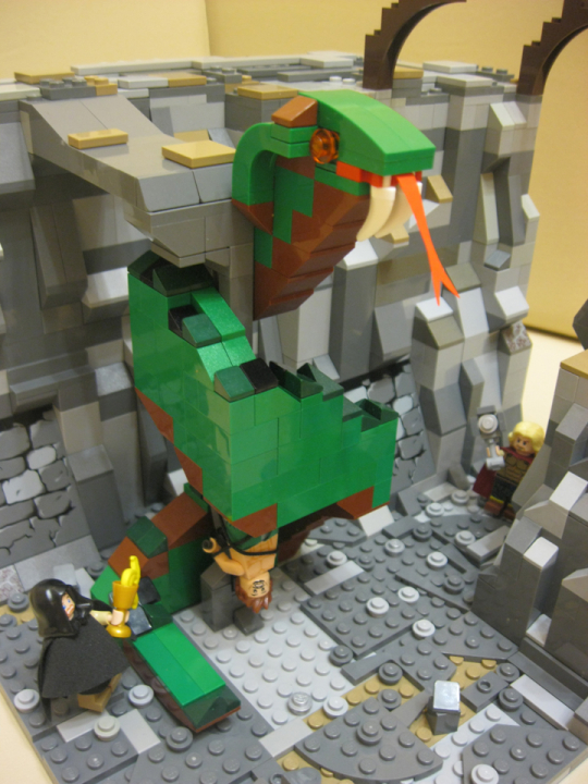 LEGO MOC - Heroes and villians - Mighty Thor vs The Cave Reptile