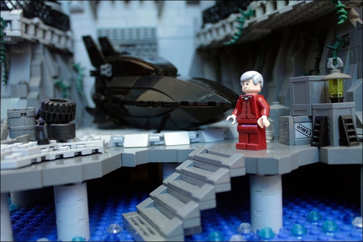 LEGO MOC - Heroes and villians - Batcave: Альфред- дворецкий, помощник и доверенное лицо Бэтмена (и Брюса Уэйна), он также заменял Брюсу отца после гибели семьи Уэйнов.<br />
Альфред — неотъемлемый элемент мифа о Бэтмене и появляется практически во всех версиях и адаптациях этой истории.<br />
Спасибо за внимание!:)