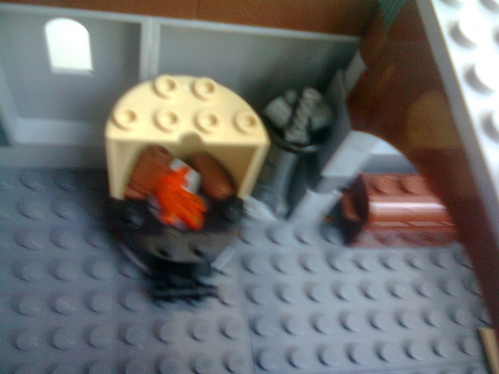 LEGO MOC - Heroes and villians - League of Assassins Lair from the 'Batman:Begins': открываем сундук и видим летучую мышь