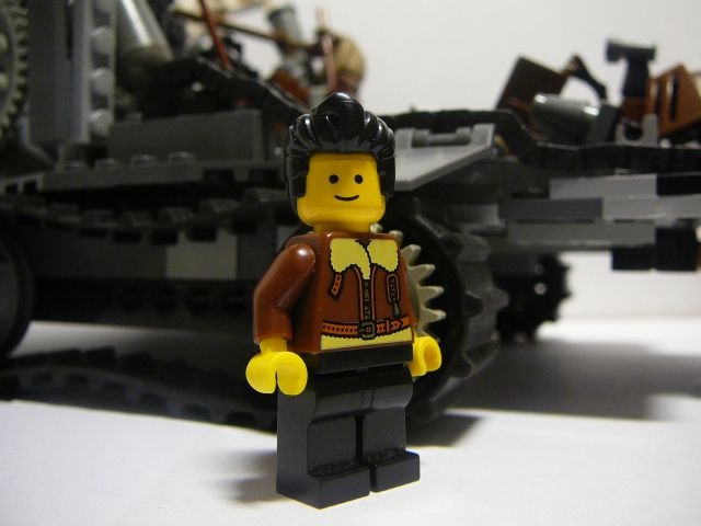 LEGO MOC - Steampunk Machine - Steampunk moving platform: Вторым идёт механик и 1-ый водитель-Курт Джонс: