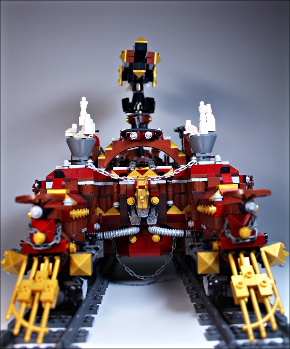 LEGO MOC - Steampunk Machine - Royal armoured train of Blackferrum's army: Вид спереди.