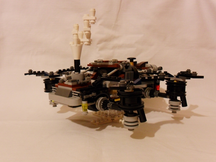 LEGO MOC - Steampunk Machine - DeLorean STEAM Machine: Итак, общий вид. Модель совмещает в себе образы авто из второй и третьей частей фильма 'Назад в Будущее'. Из третьей: на капоте присутствует 'ящик с приборами', а из второй: ОНА ЛЕТАЕТ!!! :D<br />
Жёлтые детали спереди - фонари.