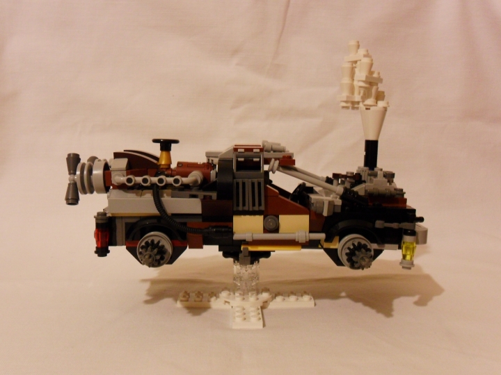 LEGO MOC - Steampunk Machine - DeLorean STEAM Machine: Правый борт. Без комментариев.