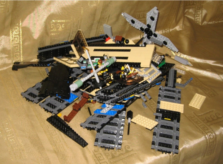 LEGO MOC - Mini-contest 'Zeppelin Battle' - Дирижабль «Дипломат»: Единственный минус этого дирижабля: он оооочень хрупок.<br />
<br />
<br />
<br />
Спасибо за просмотр.
