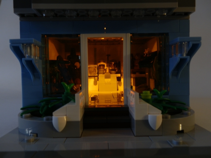 LEGO MOC - New Year's Brick 2014 - Магазин игрушек.: Который горит всю ночь.