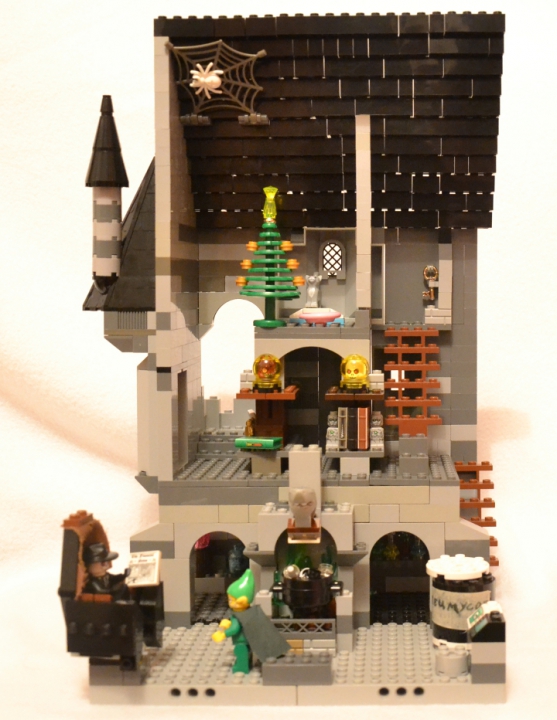 LEGO MOC - New Year's Brick 2014 - 'В глубине виллы 'Ночной кошмар'...: Вилла с разных ракурсов.