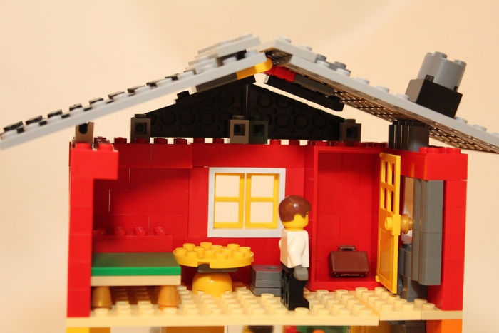 LEGO MOC - New Year's Brick 2014 - Новогодняя кондитерская лавка: врач собирается на работу