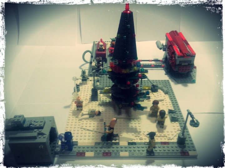 LEGO MOC - New Year's Brick 2014 - Новый Год, не только есть на нашей планете...: Начнём пожалуй, вид спереди...