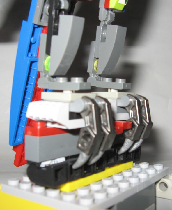 LEGO MOC - 16x16: Animals - Scarlet Macaw: лапы крупно
