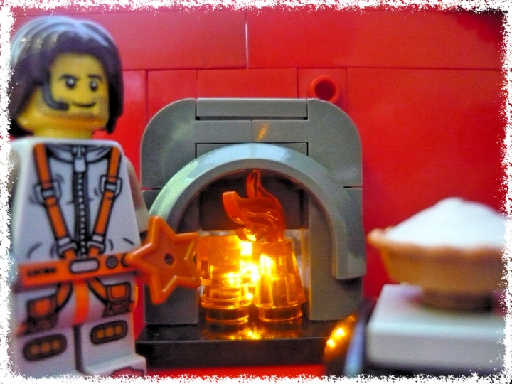 LEGO MOC - New Year's Brick 3015 - Долгожданный Новый 3015 Год.: 'Горящий', с помощью светящегося кубика 2х3, камин.