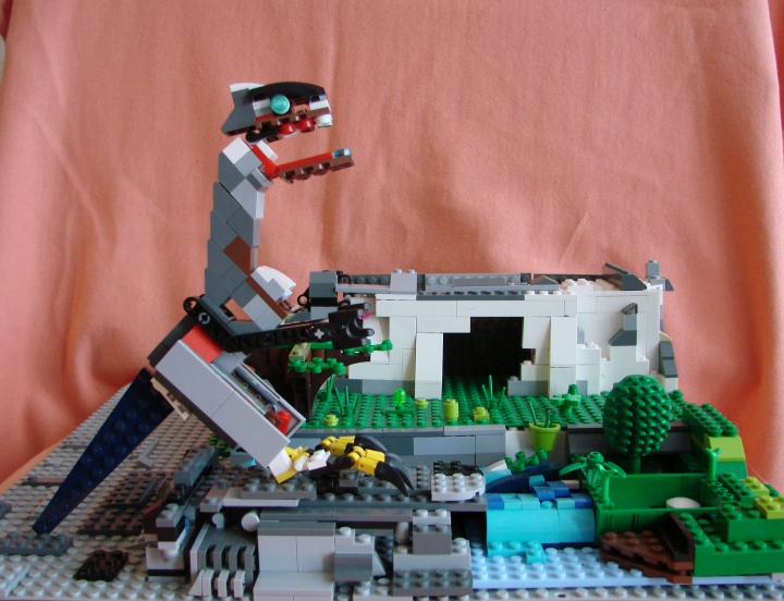 LEGO MOC - Jurassic World - Пожар!: В один погожий денёк она сделала уютное гнёздышко рядом с журчащим ручейком и отложила в нём пару яичек. Она с нетерпением ждала, когда вылупятся ее детёныши, но вдруг началась гроза. 