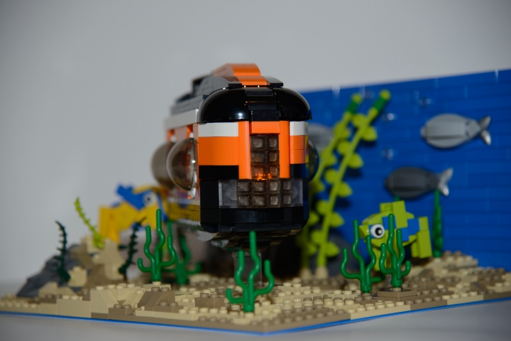 LEGO MOC - Submersibles - Синее море и подводная лодка.