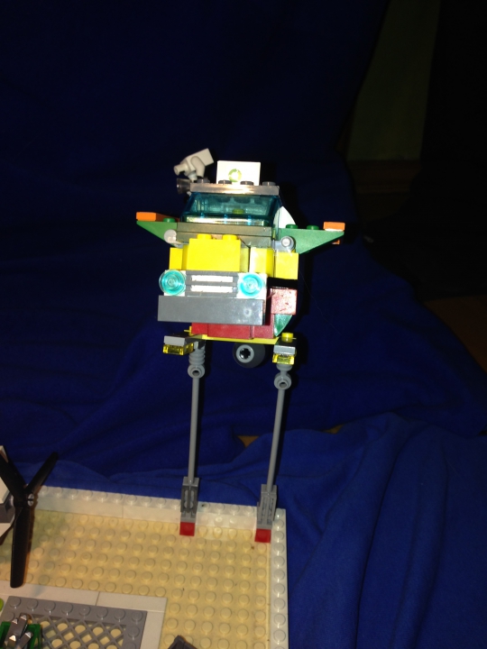 LEGO MOC - Submersibles - Школа навигации батискафов (2050г.): Вид мусоровоза спереди. (те столбы внизу-фонари.)