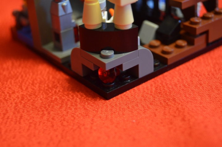 LEGO MOC - Battle of the Masters 'In cube' - Атака на Темный Замок: Под этими остатками находится главное сокровище замка – Рубин Ярости.
