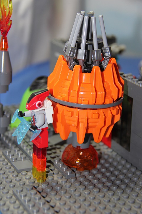 LEGO MOC - Инопланетная жизнь - Планета геофитов: Галактический рынок: Космический челнок и красный робот