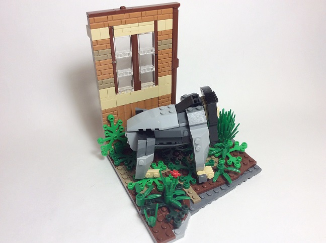 LEGO MOC - Russian Tales' Wonders - Дикий помещик: 'Сморкаться уж он давно перестал, ходил же все больше на четвереньках и даже удивлялся, как он прежде не замечал, что такой способ прогулки есть самый приличный и самый удобный. Утратил даже способность произносить членораздельные звуки и усвоил себе какой-то особенный победный клик, среднее между свистом, шипеньем и рявканьем. Но хвоста еще не приобрел.'<br />
<br />
'И сделался он силен ужасно, до того силен, что даже счел себя вправе войти в дружеские сношения с тем самым медведем, который некогда посматривал на него в окошко.'