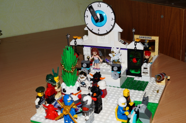 LEGO MOC - New Year's Brick 2017 - Новый Год на планете Сатурн