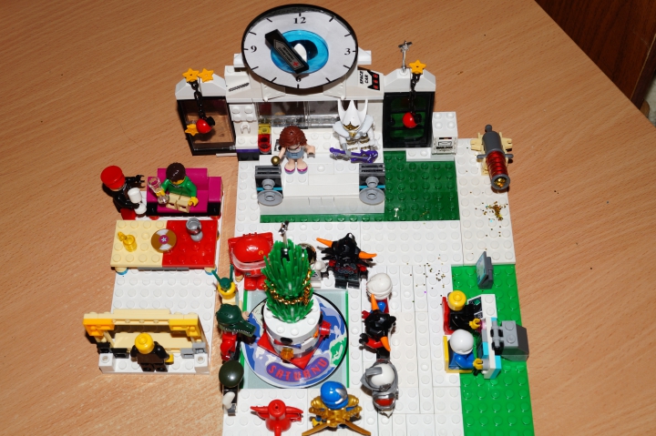 LEGO MOC - New Year's Brick 2017 - Новый Год на планете Сатурн