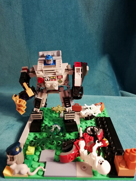 LEGO MOC - 16x16: Mech - Апокалипсис сегодня: Теперь они чувствуют себя хозяевами планеты. Из тех кто выжил и не кого не боится - только крысы, доедающие то что осталось.