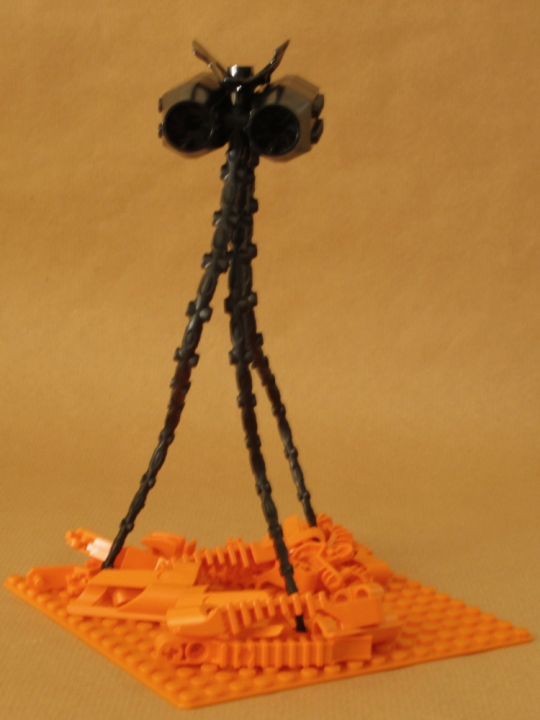 LEGO MOC - 16x16: Mech - Марсианский Треножник: С каждого ракурса мех выглядит иначе.