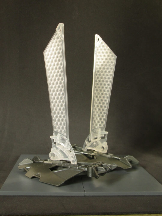 LEGO MOC - 16x16: Micro - Отель 'Крылья Музы': Башни-небоскрёбы из стекла, в котором незабываемо играют лучи восходящего и заходящего солнца.