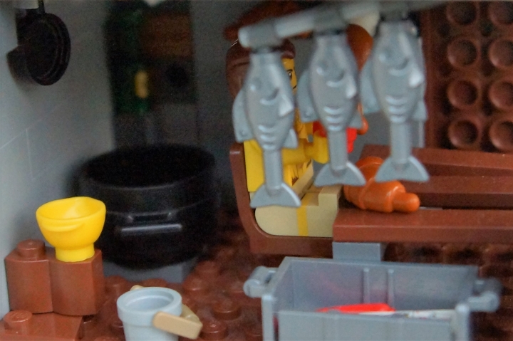 LEGO MOC - Младшая лига. Конкурс 'Средневековье'. - Городские куранты: Наелся и сидит.