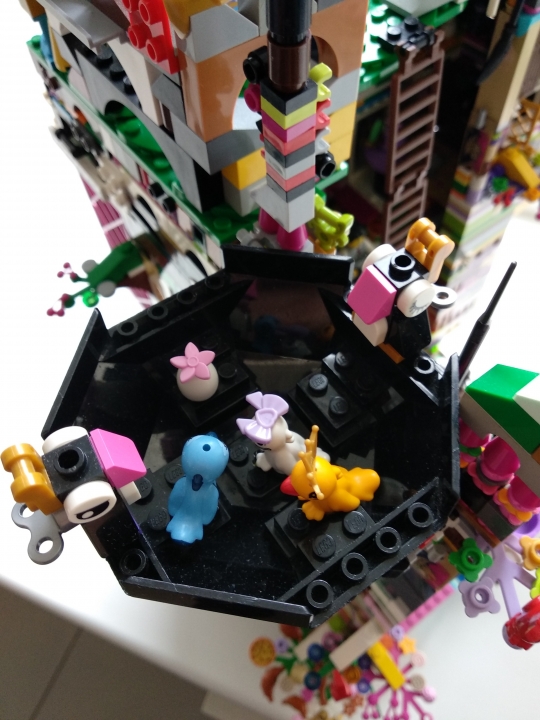 LEGO MOC - Младшая лига. Конкурс 'Средневековье'. - Замок с мельницей: Гнездовье на вершине замка