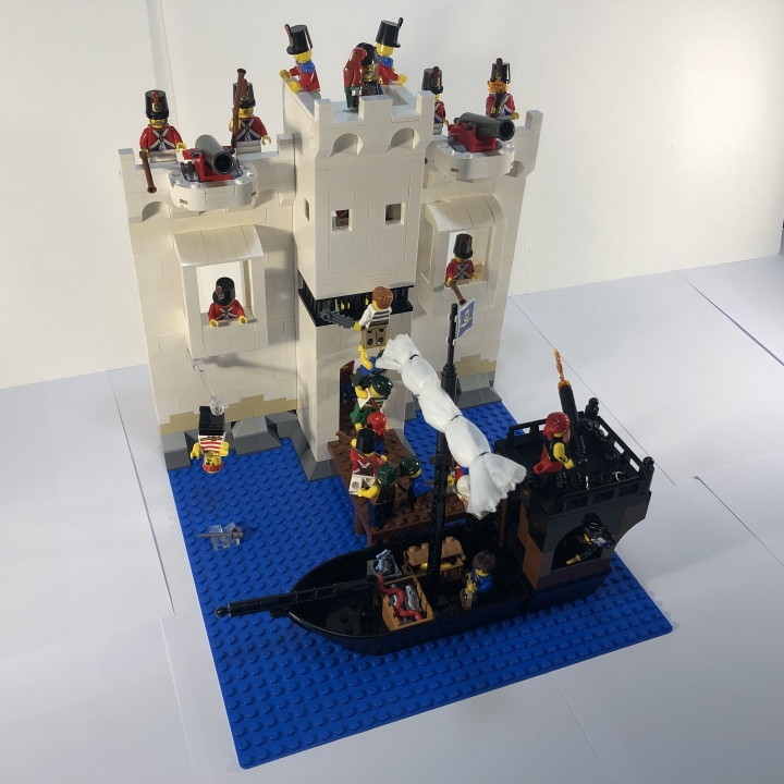 LEGO MOC - Младшая лига. Конкурс 'Средневековье'. - Освобождение главаря: Общий план битвы. Баркас подошёл к пристани и высадил ударную группу.