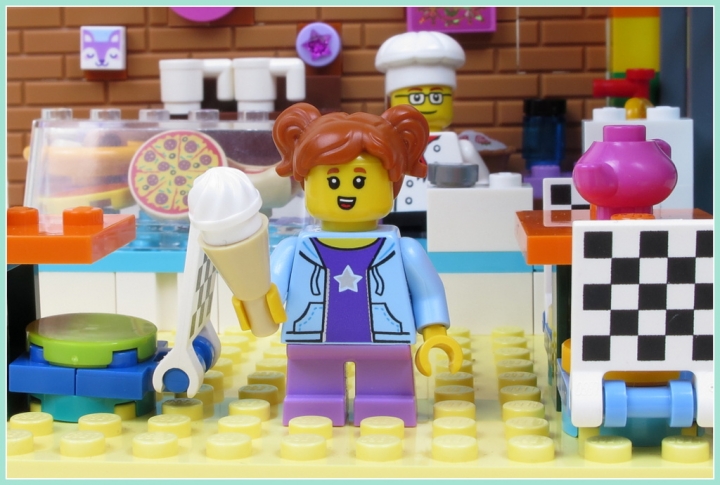 LEGO MOC - LEGO-конкурс 16x16: 'Все работы хороши' - Кафе 'Вкусно, как дома': Довольный покупатель