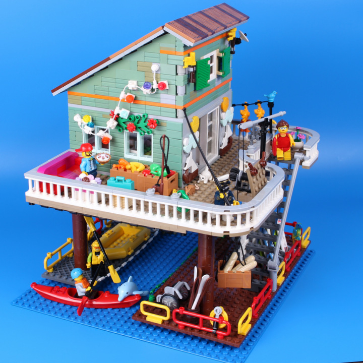 LEGO MOC - LEGO-конкурс 'Светлое будущее' - Всё у нас прекрасно!: Надеюсь, вам понравилась экскурсия по дому нашей мечты.<br><br />
Пусть мечты сбываются! Всем добра!