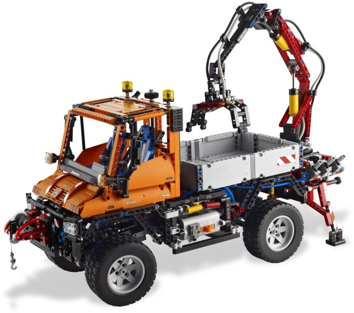 Bricker - Brinquedo contruído por LEGO 8110 Unimog U400