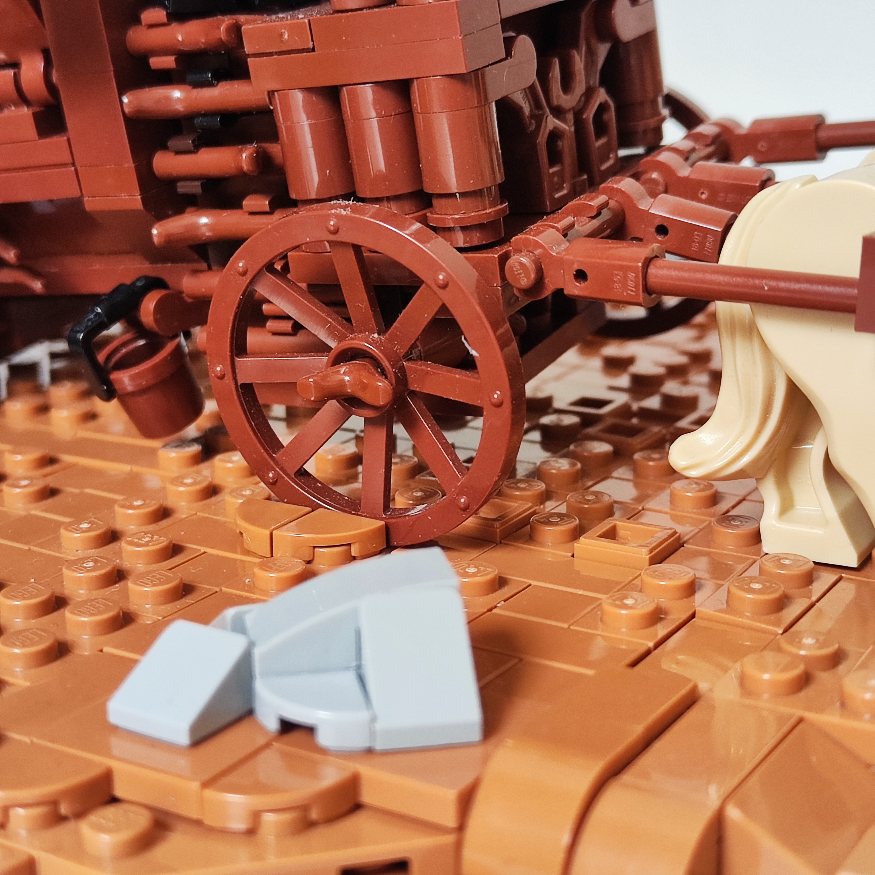 LEGO MOC - Путешествие на юг : Второй критерий - проторенная дорожка. За лошадьми я добавил следы от копыт, которые тоже вдохнули немного жизни в работу.