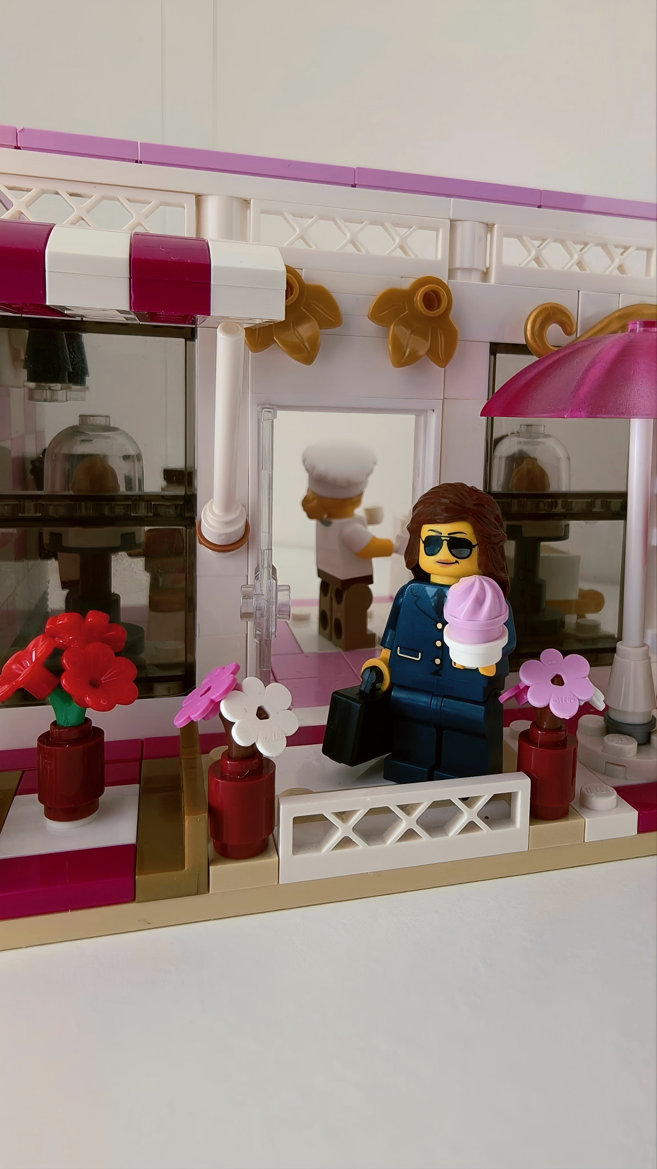 LEGO MOC - Патисьерия 'Le Petit Plaisir'( Маленькое удовольствие)