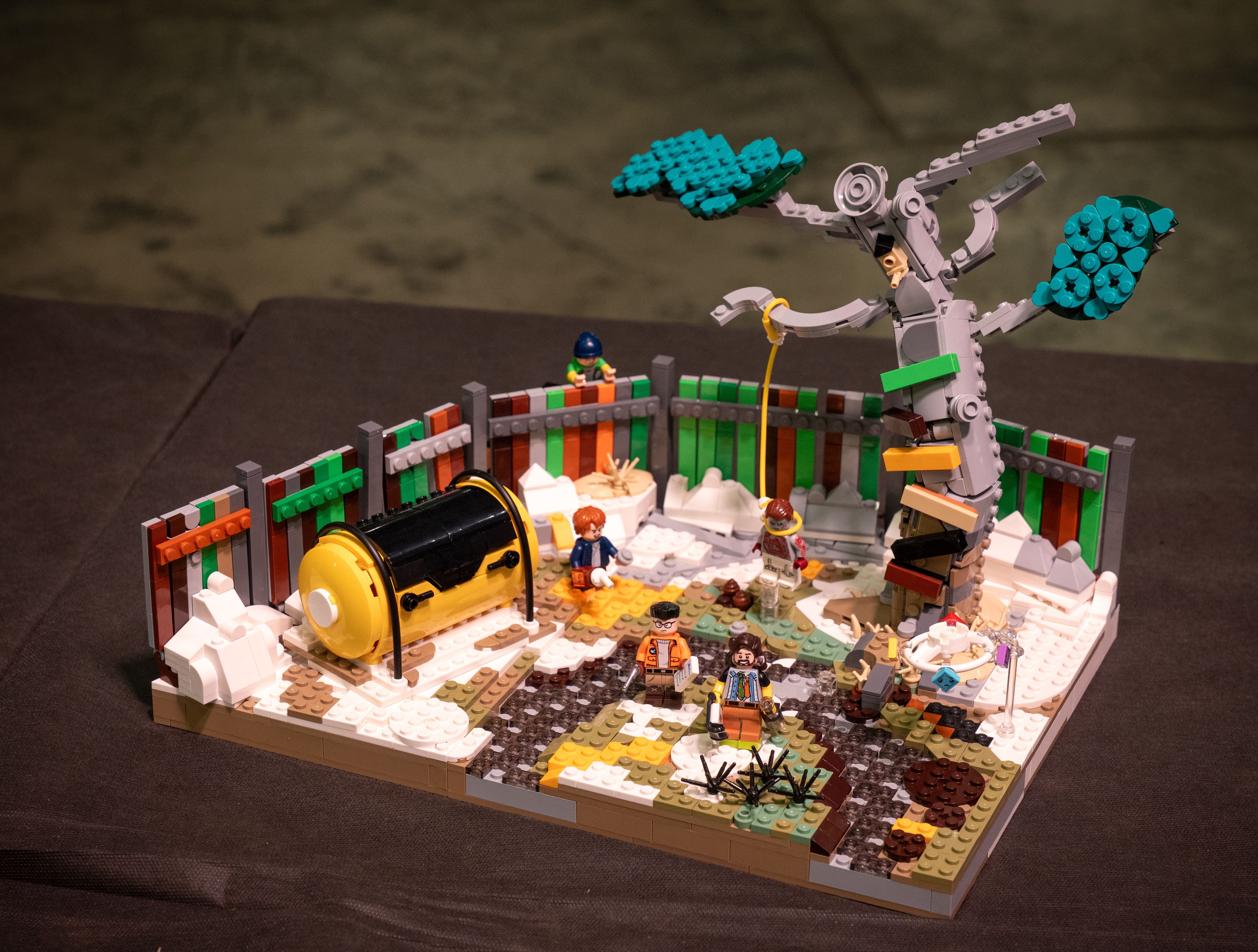LEGO MOC - Disco Elysium: осмотр места происшествия